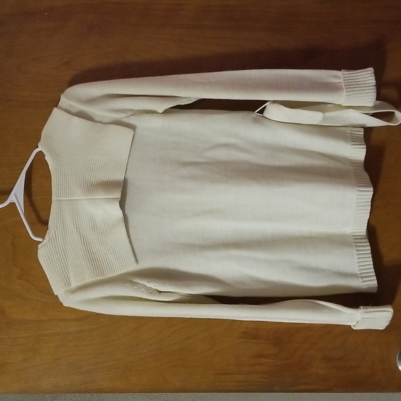 Ivory Cardigan Size Large: C - Picture 4 of 10